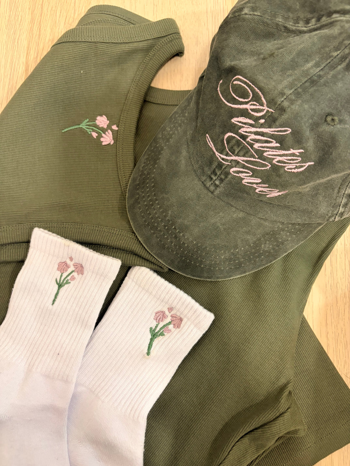 Calze in spugna con fiore ricamato
