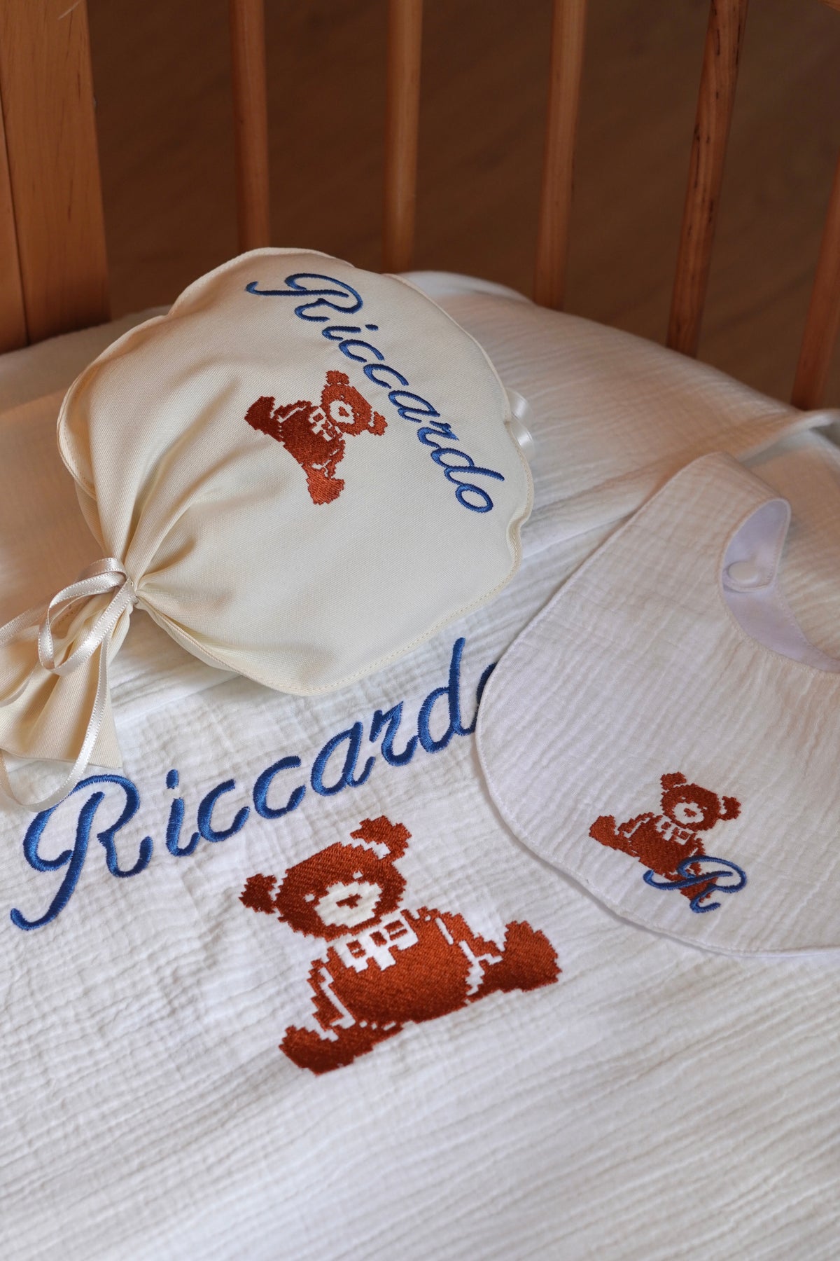 Set Nascita Ricamato con Nome · Copertina, Bavetta e Palloncino