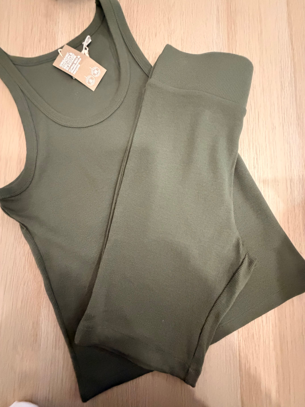 Completo sportivo legging e canotta