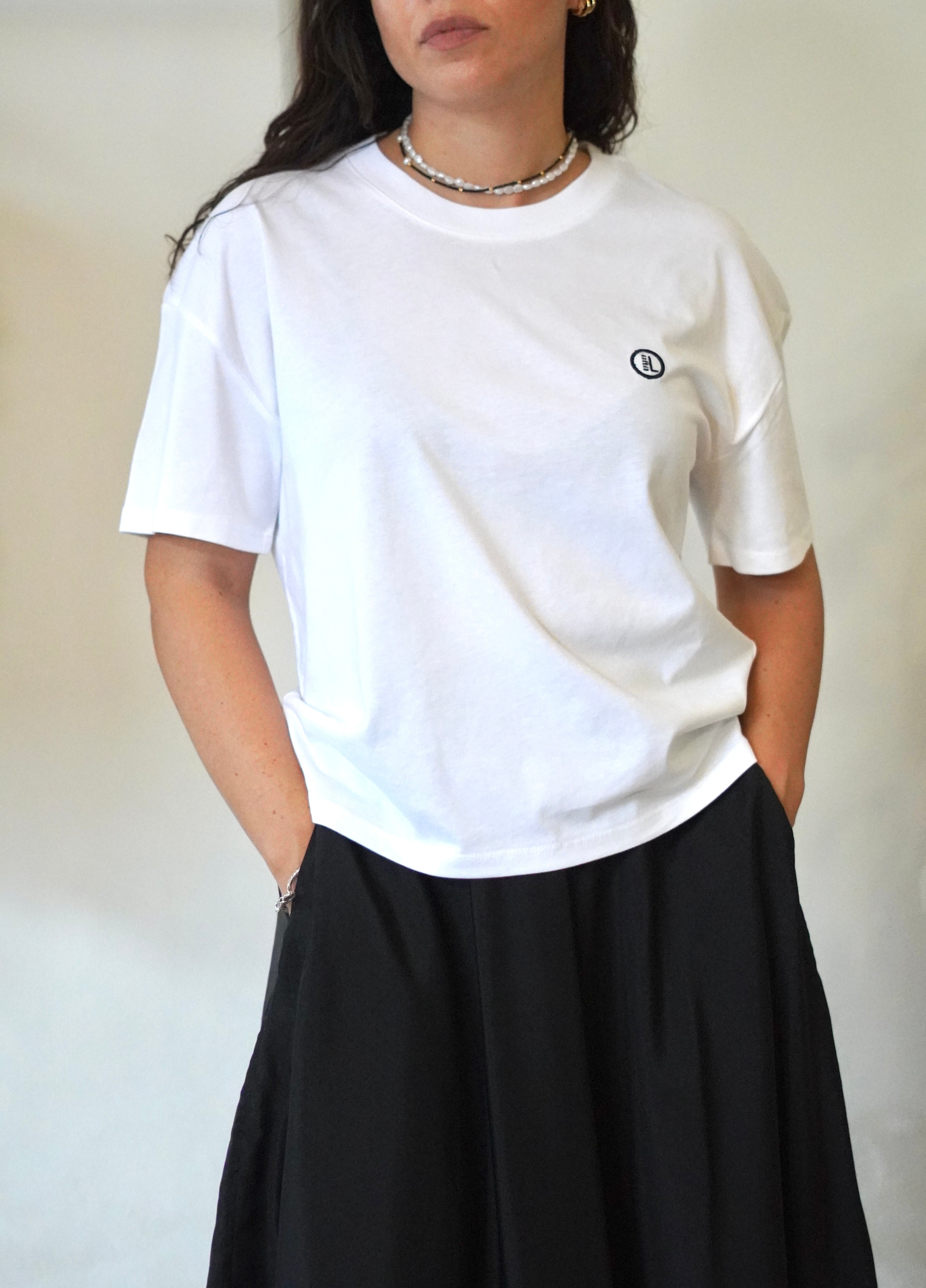 T-shirt bianca over