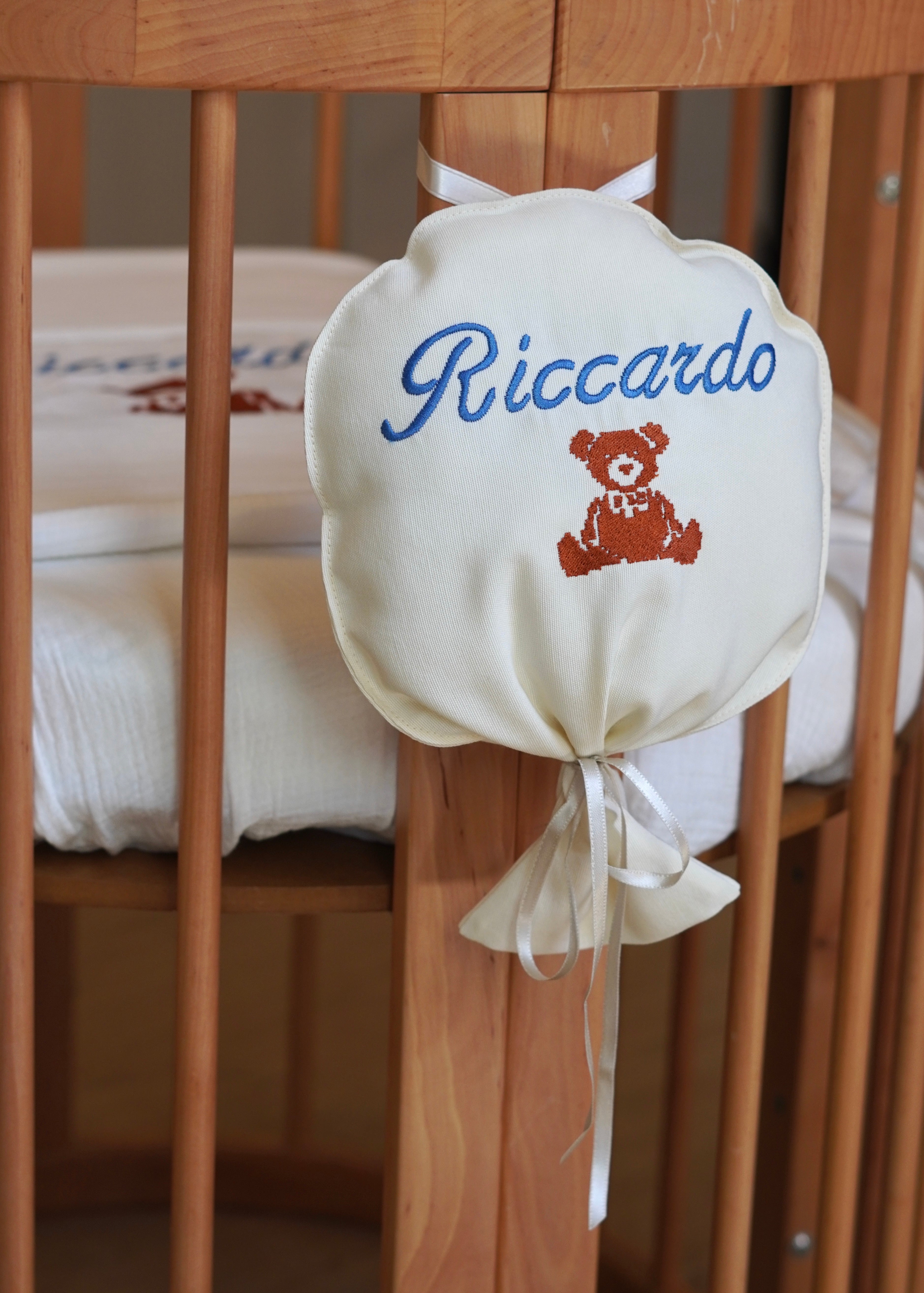 Palloncino in tessuto ricamato con il nome